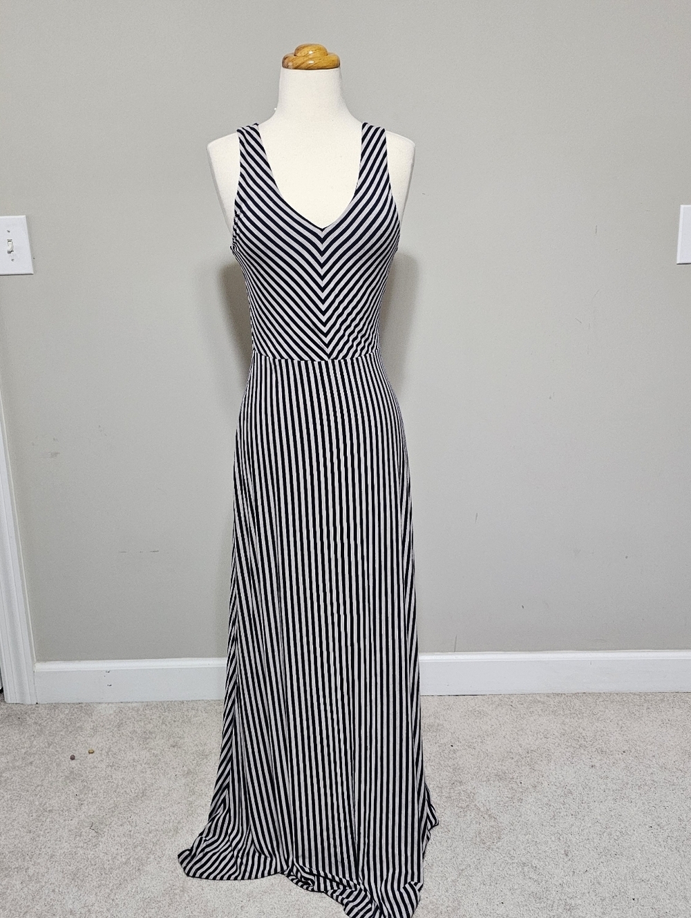 Adrienne Vittadini Striped Maxi Dress Size Small